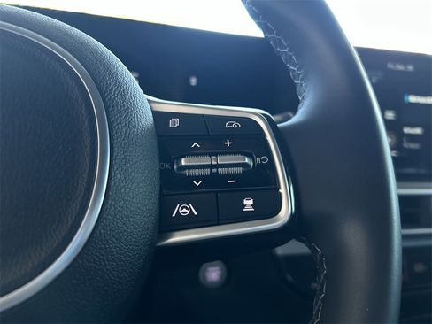 Used 2025 Kia Sorento EX image 19