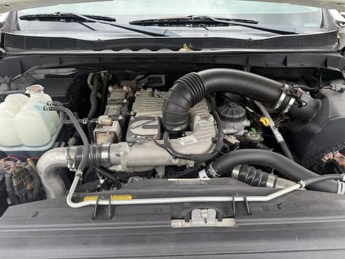 Used 2019 Nissan Titan SV w/ SV Convenience Package AWD/4WD image 18