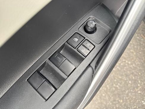 Used 2023 Toyota Corolla Cross L AWD/4WD image 24