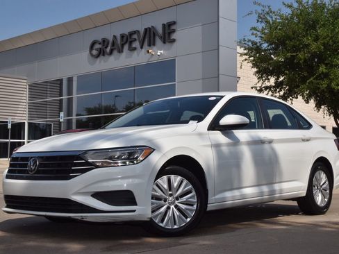 Used 2019 Volkswagen Jetta S image 2