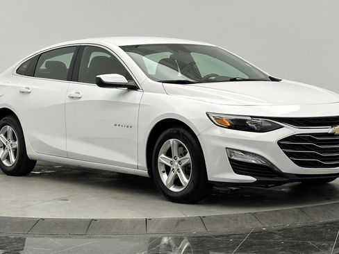 Used 2024 Chevrolet Malibu LT image 3