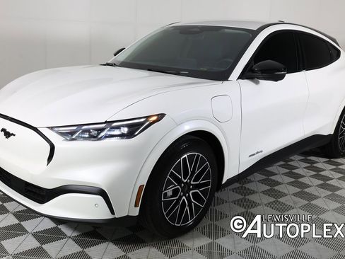 Used 2025 Ford Mustang Mach-E Premium image 9