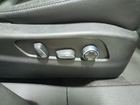 Used 2024 Cadillac XT4 Premium Luxury image 37