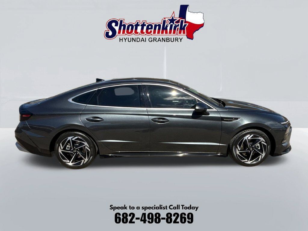 Used 2024 Hyundai Sonata SEL w/ Convenience Package FWD image 5