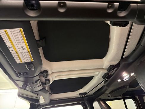 Used 2023 Jeep Wrangler Unlimited Rubicon w/ LED Lighting Group AWD/4WD image 33