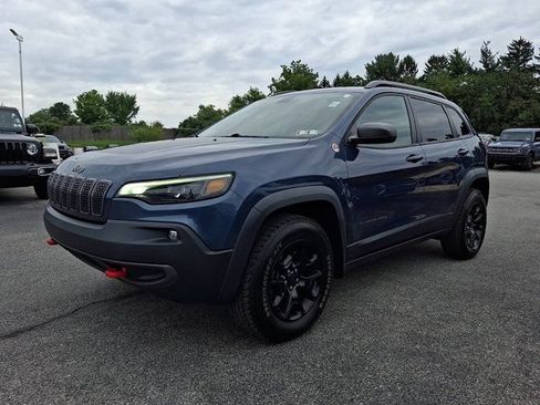 Used 2019 Jeep Cherokee Trailhawk w/ Comfort/Convenience Group AWD/4WD image 3