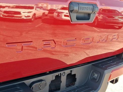 Used 2025 Toyota Tacoma TRD Sport AWD/4WD image 35