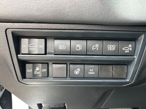 Used 2025 Toyota Sequoia Platinum AWD/4WD image 25