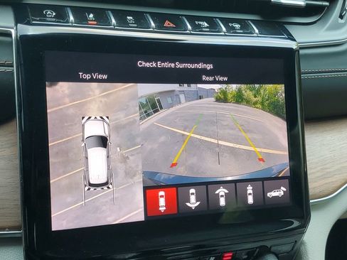 Used 2022 Jeep Grand Cherokee Summit AWD/4WD image 17