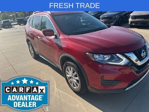 Used 2017 Nissan Rogue SV w/ SV Premium Package image 1