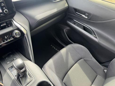 Used 2021 Toyota Venza LE image 31