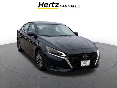 Used 2025 Nissan Altima 2.5 SV image 1