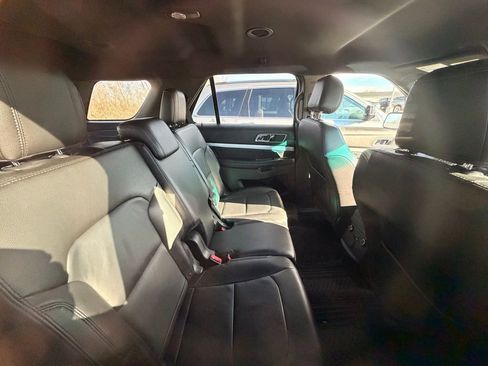 Used 2016 Ford Explorer XLT w/ Equipment Group 202A image 5
