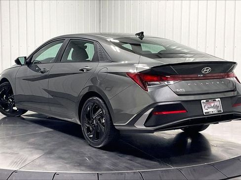 Used 2026 Hyundai Elantra Sport FWD image 11