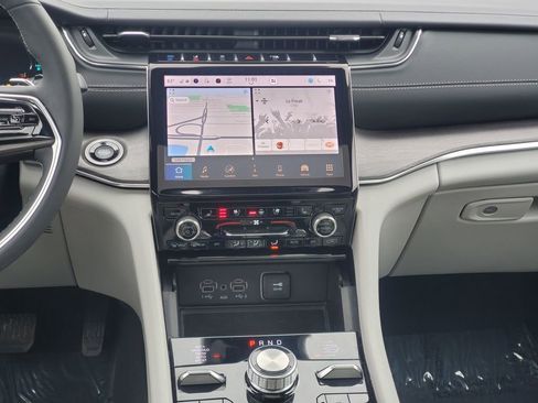 Used 2022 Jeep Grand Cherokee Overland w/ Luxury Tech Group IV image 32