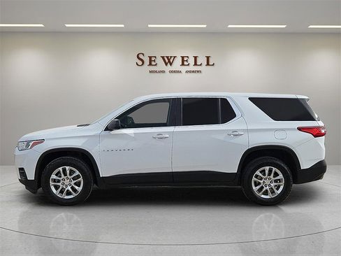 Used 2021 Chevrolet Traverse LS image 2