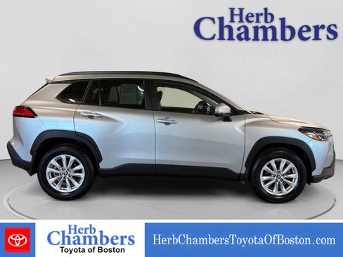 Used 2023 Toyota Corolla Cross LE AWD/4WD image 13