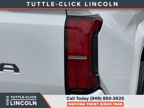 Used 2025 Toyota Tacoma SR5 AWD/4WD image 17