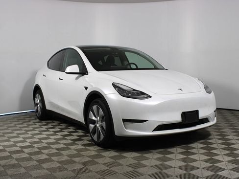 Used 2023 Tesla Model Y Long Range image 29