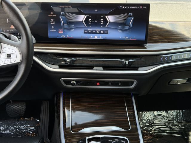 Used 2026 BMW X7 xDrive40i AWD/4WD image 16