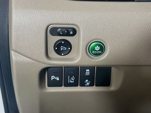 Used 2017 Honda Pilot Touring image 11