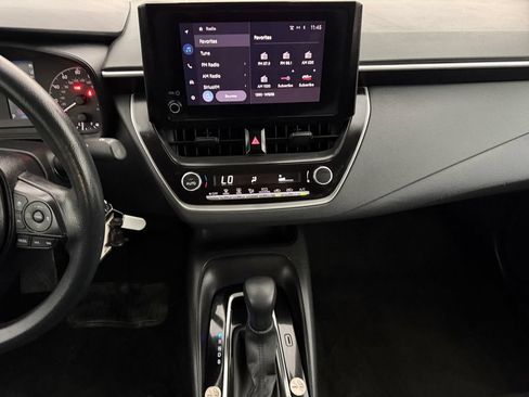 Used 2025 Toyota Corolla LE FWD image 11