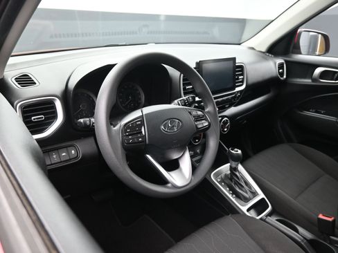 Used 2021 Hyundai Venue SE image 14