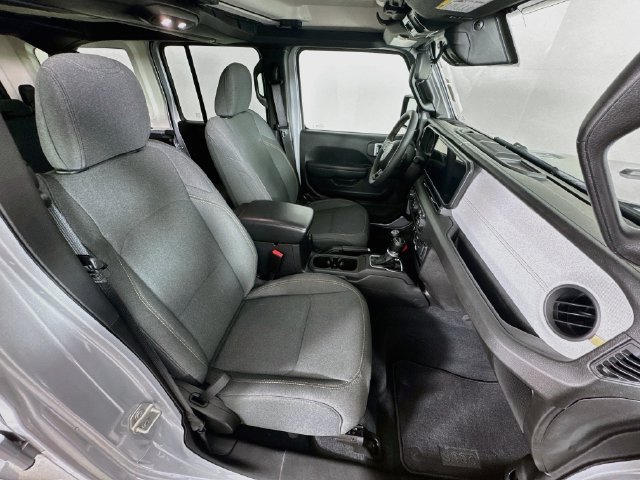 Used 2024 Jeep Wrangler Unlimited w/ Convenience Group AWD/4WD image 31