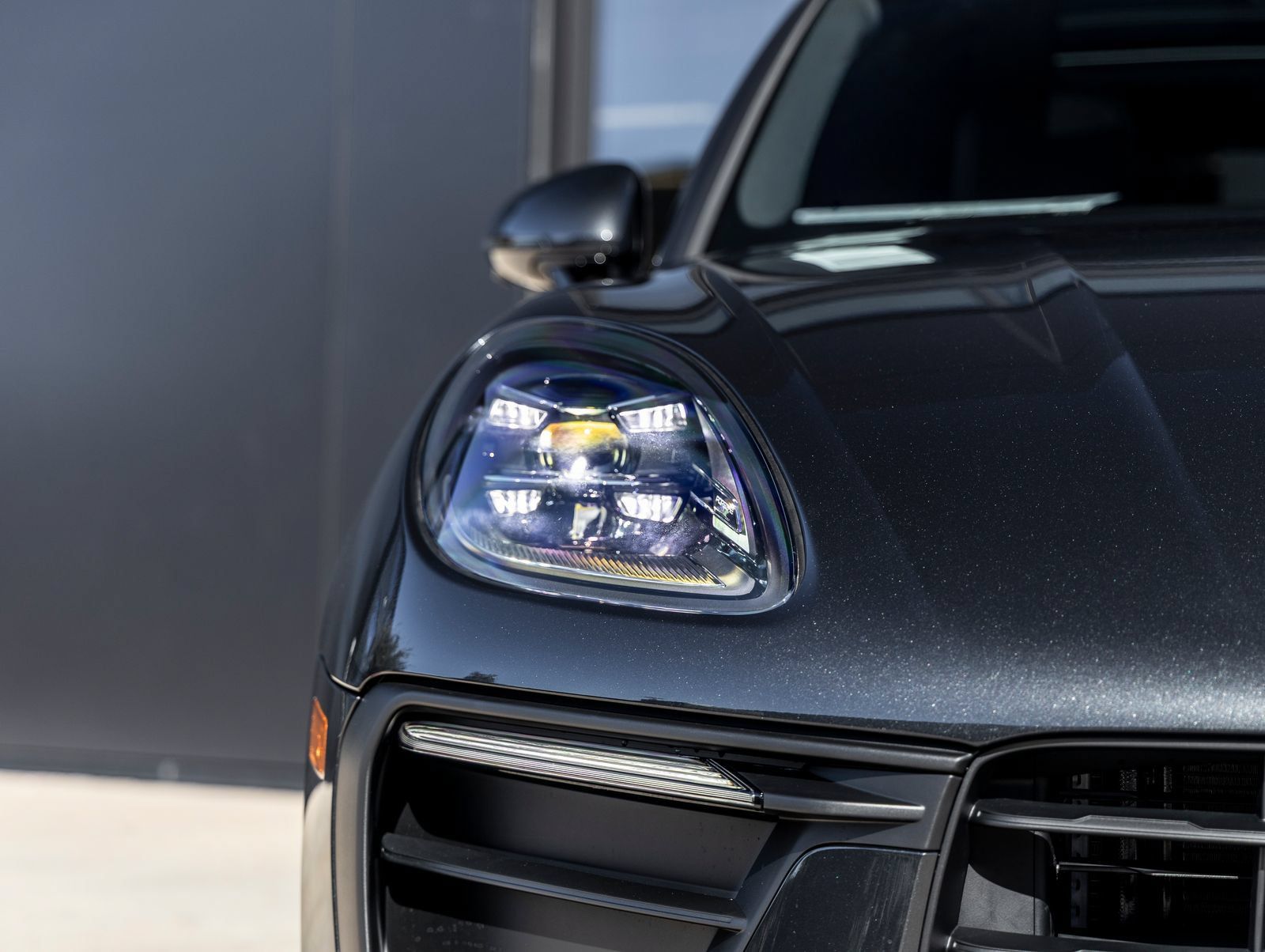 Certified 2026 Porsche Macan AWD/4WD image 18