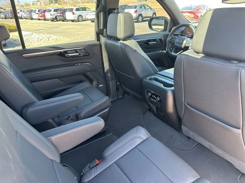 Used 2025 Chevrolet Suburban LT w/ Comfort Package image 27
