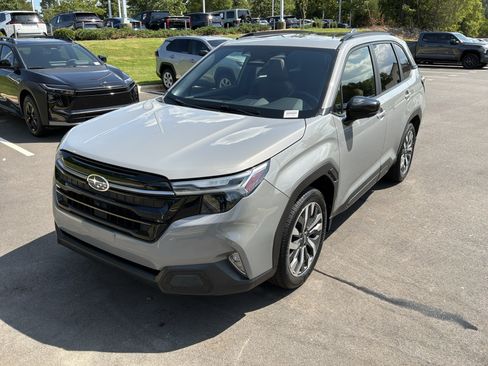 Used 2025 Subaru Forester Touring w/ Popular Package - Touring AWD/4WD image 5