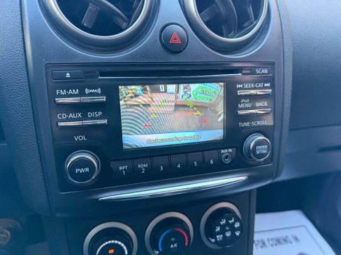 Used 2013 Nissan Rogue SV image 29