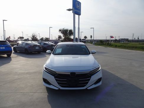 Used 2021 Honda Accord EX-L image 2