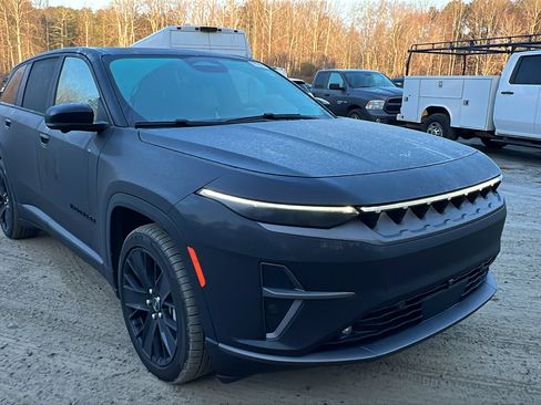 Used 2024 Jeep Wagoneer Launch Edition image 5