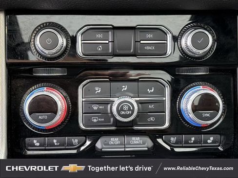 Used 2021 GMC Yukon Denali w/ Advanced Technology Package AWD/4WD image 19