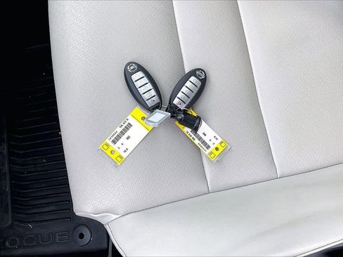 Used 2021 Nissan Rogue SV w/ Premium Package image 33