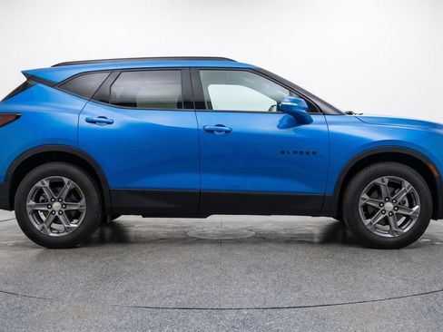Used 2025 Chevrolet Blazer LT FWD image 11