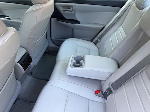 Used 2015 Toyota Camry XLE w/ Moonroof Package FWD image 4