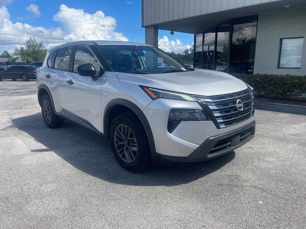 Used 2024 Nissan Rogue S FWD image 2