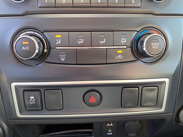 Used 2018 Nissan Titan SV AWD/4WD image 23