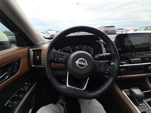 Used 2023 Nissan Pathfinder Platinum FWD image 9