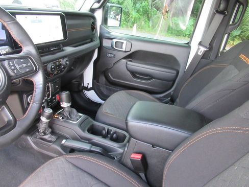 Certified 2024 Jeep Gladiator Mojave w/ Safety Group AWD/4WD image 20