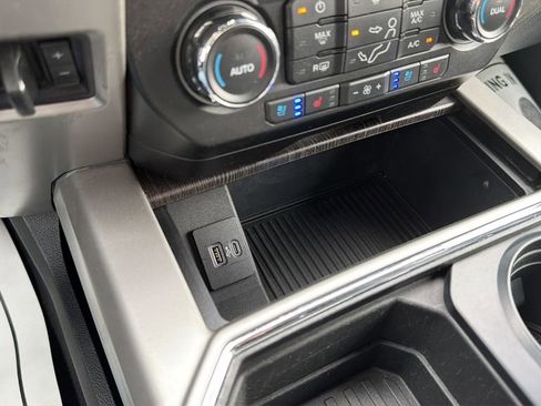 Used 2021 Ford F350 Lariat w/ Chrome Package image 33