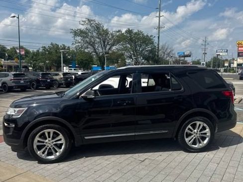 Used 2019 Ford Explorer XLT w/ Equipment Group 202A FWD image 10