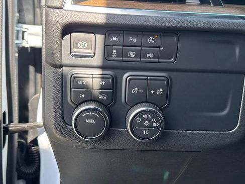 Used 2026 Chevrolet Tahoe High Country AWD/4WD image 19