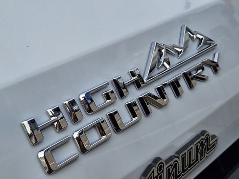 New 2026 Chevrolet Traverse High Country FWD image 14