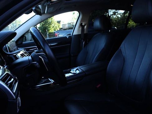 Used 2016 BMW 740i RWD image 9