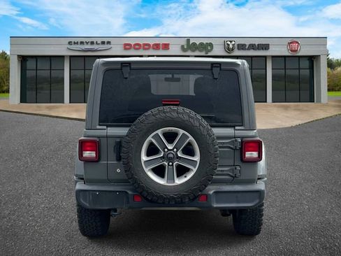 Used 2020 Jeep Wrangler Unlimited Sahara image 4
