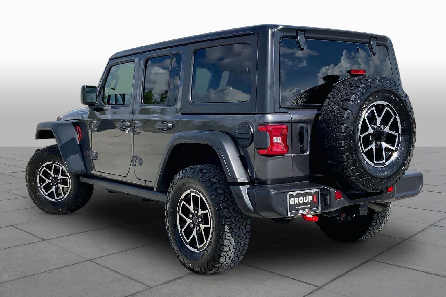 Used 2024 Jeep Wrangler Unlimited Rubicon w/ Technology Group AWD/4WD image 11