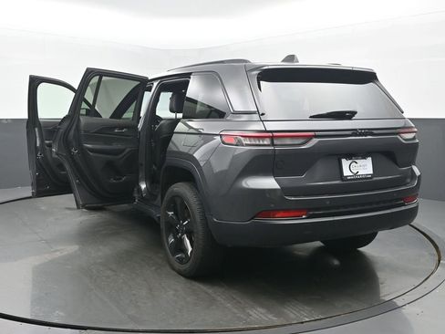 Used 2024 Jeep Grand Cherokee Altitude image 56